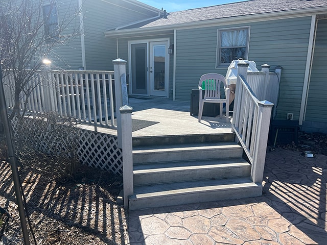 New composite deck with railing — Findlay, Ohio