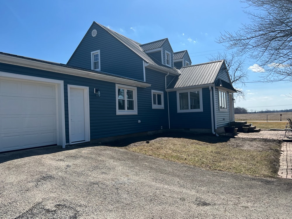 New siding Van Buren — siding-contractor3: exterior view of home with new siding, Van Buren, Ohio
